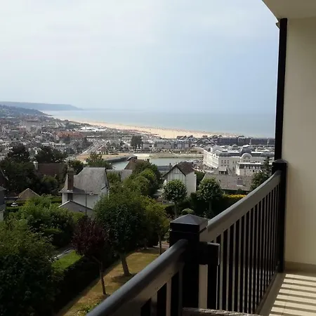 Superbe Dans Le Centre De Trouville-sur-mer Avec Vue Sur Mer * Trouville-sur-Mer